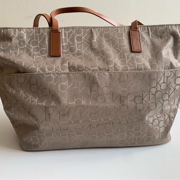Calvin Klein Medium Logo Tote - Picture 2 of 9
